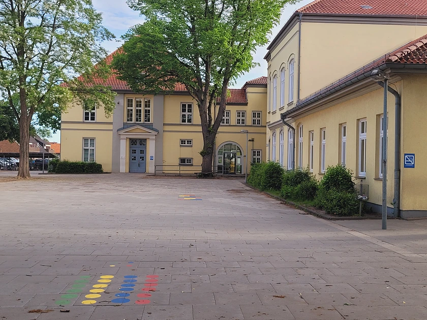 Haupteingang Osterholzer Heerstra&szlig;e